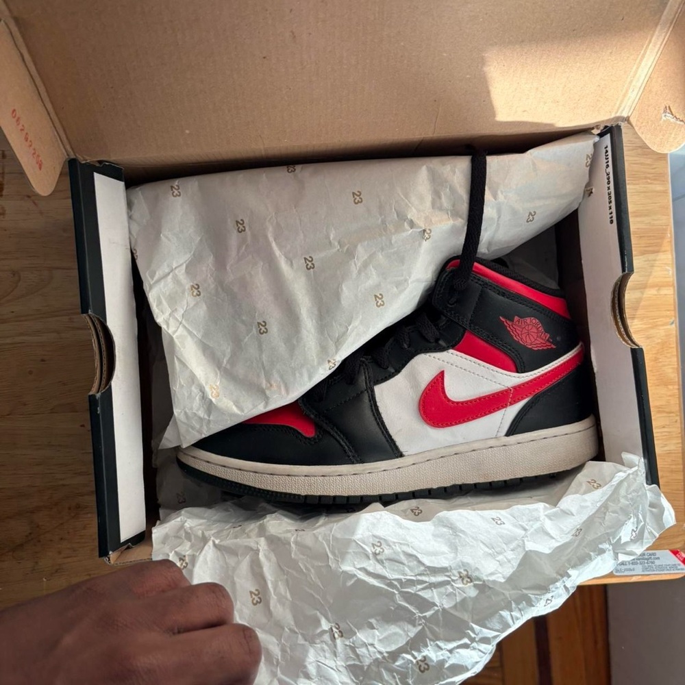 Jordan 1 Mid ‘Bred Toe’